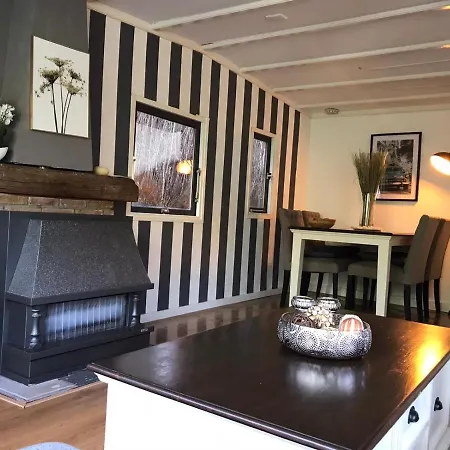 Vrijstaand Chalet Met Prive Hottub