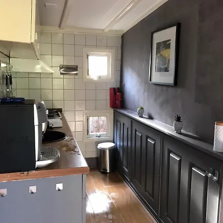 Vrijstaand Chalet Met Prive Hottub דירה *