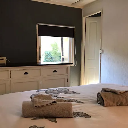 Vrijstaand Chalet Met Prive Hottub דירה פורטהאוזן